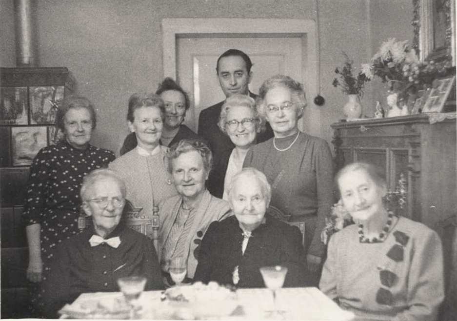 90. Geburtstag von Rosa Müller verh. Hesse in Kamenz mit ihrer Schwester Hedwig verh. Heidsieck und Enkelinnen von Oskar Müller.