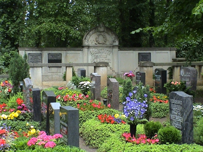 Familiengrabstätte der Familie Richter auf dem Waldfriehof an der Cunnersdorfer Kirche in Schönteichen.