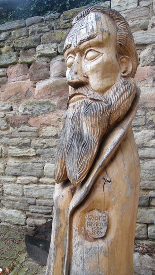 Holzskulptur des Georg Fabricius in der Klosterschule Roßleben, Künstle:r: Sebastian Seifert.