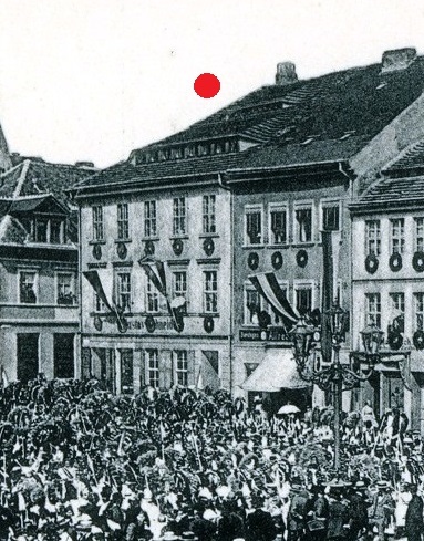 Traugott Gustav Schneider, Geschäftshaus Kamenz Markt 13, davor Forstfestaufzug 1903.