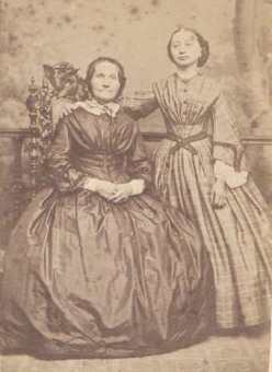 Familienchronik: Pauline Ernestine Scheumann mit Tochter Therese Erdmute Auguste, Kamenz