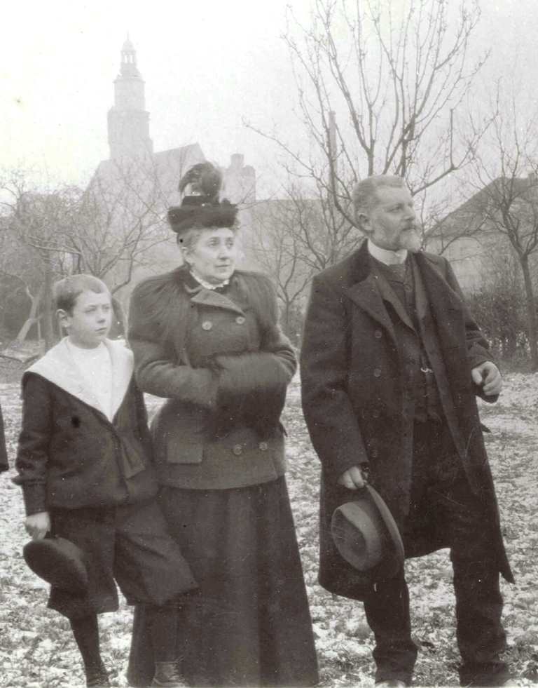 Traugott Gustav Schneider und Eugenie Lina geb. Oertel mit Herbert, 1902 in Kamenz, Sachsen.
